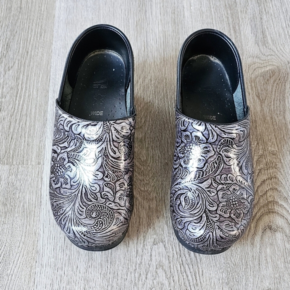 Size 37 (US 6.5) Dansko Professional Tooled Leather Clogs - Picture 5 of 7